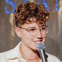 Photo of comedian of Raye Schiller